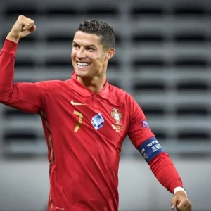 Sức mạnh của chiến thần Ronaldo “ Strong Ronaldo”