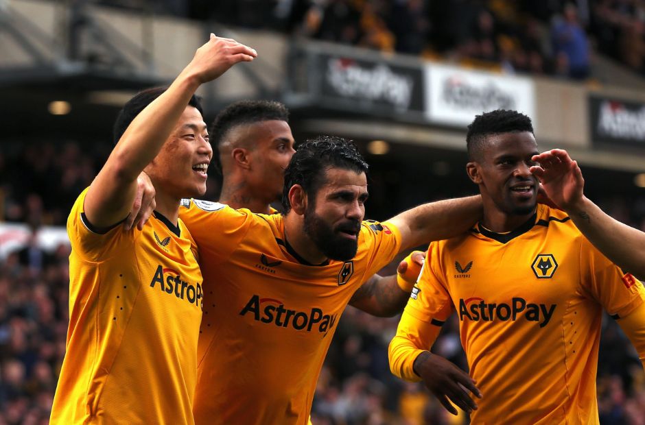 Wolves đã chính thức trụ hạng từ vòng trước trong trận hòa 1-1 với Everton.