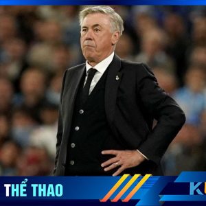 HLV Ancelotti thất thần khi đội bóng mình dẫn dắt bị thua tan tác tại Etihad