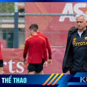 Mourinho trong buổi tập của AS Roma hôm mùng 10/05