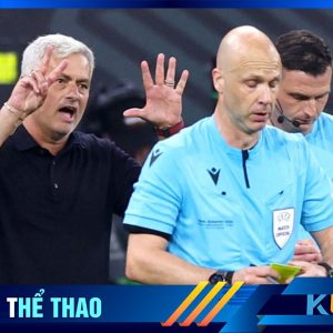 HLV Mourinho không hài lòng với quyết định của trọng tài Anthony trong trận chung kết Europa League.