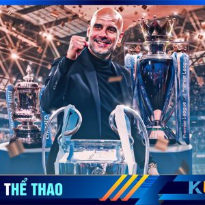 Pep Guardiola cùng 3 chiếc cúp danh giá nhất đoạt được trong một mùa giải cùng Man City.