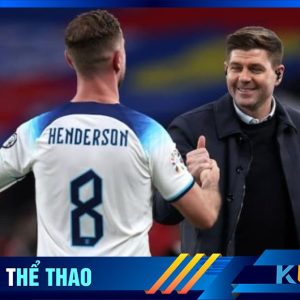 Henderson bắt tay cùng HLV Gerrard trong một cuộc hội ngộ