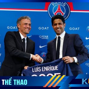 Chủ tịch PSG Al-Khelaifi bắt tay tân HLV Enrique