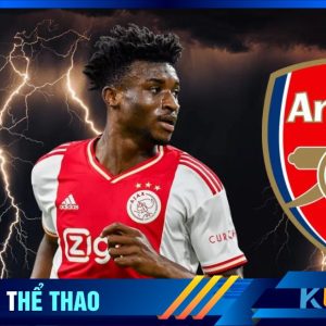 Trụ cột Ajax được Pháo thủ để mắt tới