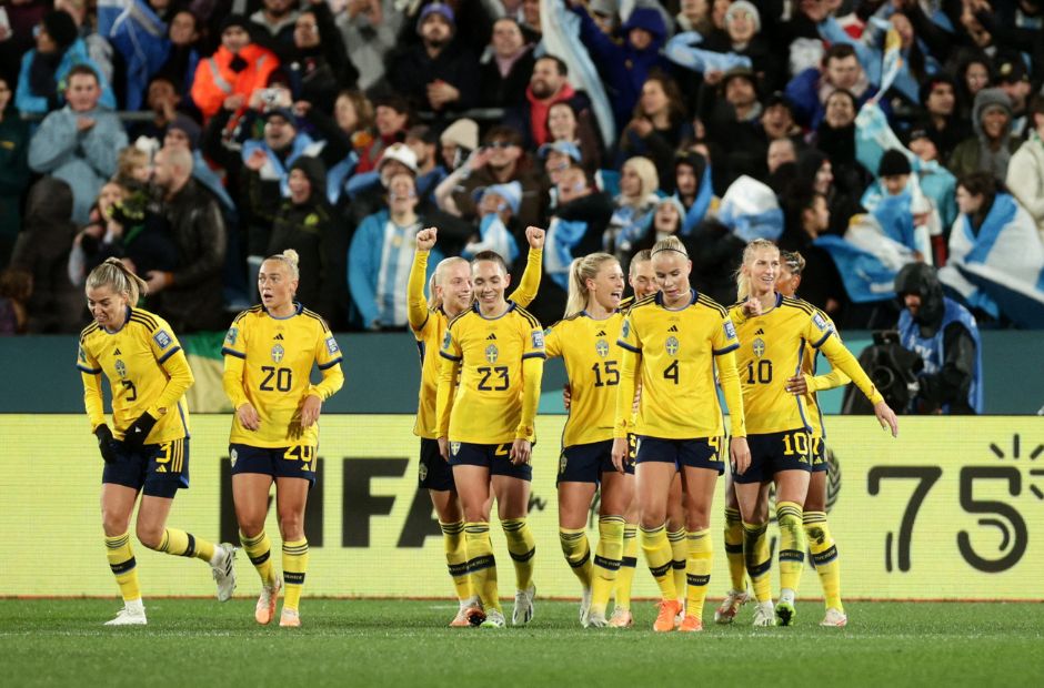Các cô gái Thụy Điển trong trận đánh bại các cô gái Argentina với tỷ số 2-0