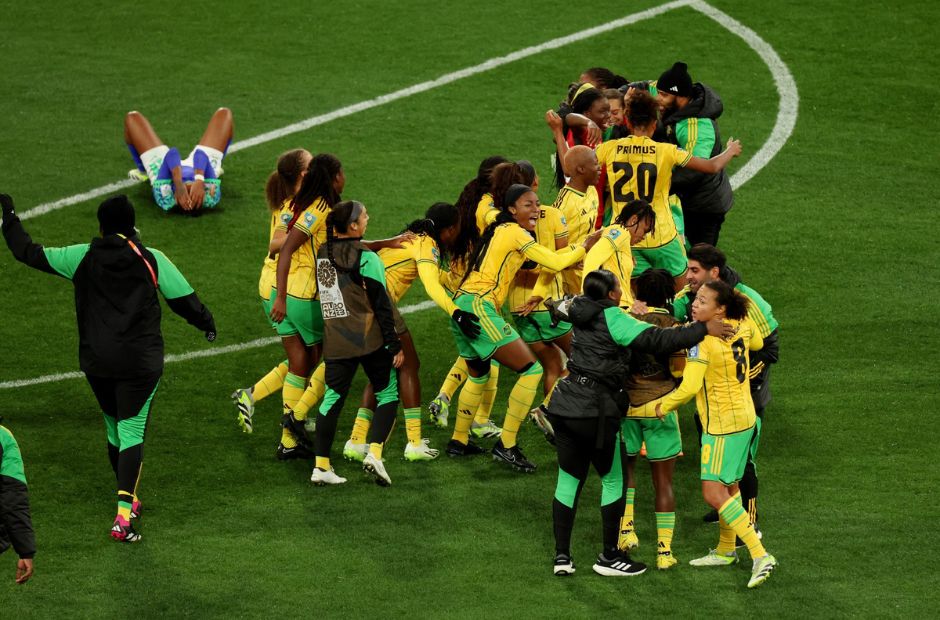 Các cô gái Jamaica vào đấu Play-Off nhờ cầm hòa Brazil 