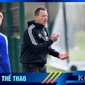 Kubet cập nhật hình ảnh John Terry đang chỉ đạo học trò luyện tập.