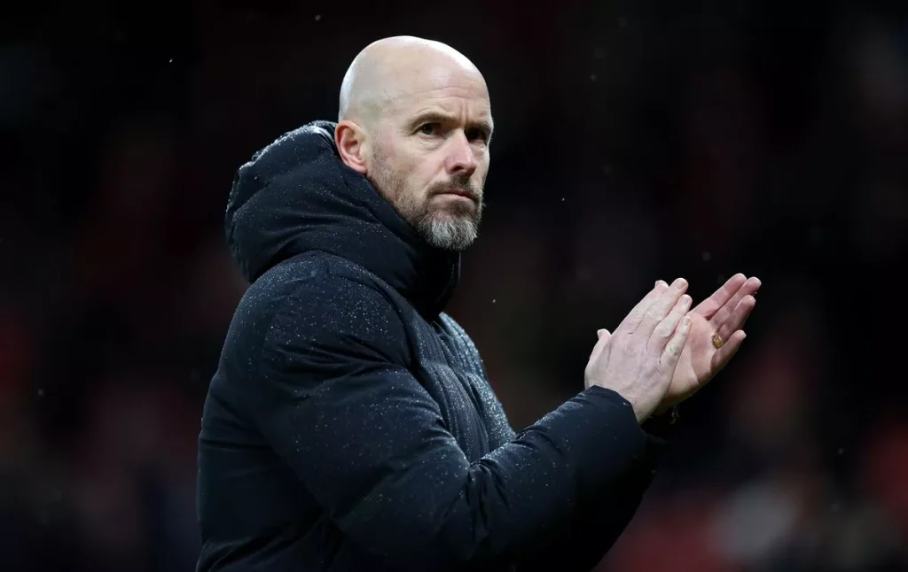 Erik ten Hag đang phải đối mặt với nhiều câu hỏi hơn ở Manchester United và người thay thế anh ấy có thể đã được xác định (Ảnh: Kubet)