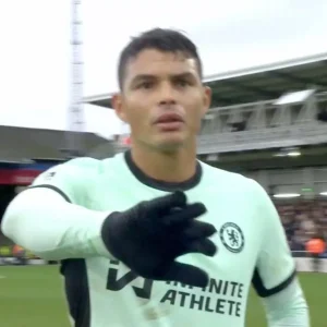 Phản ứng giận dữ trên sân của Thiago Silva đã nói lên tất cả sau khi Chelsea giành chiến thắng trước Luton-Kubet