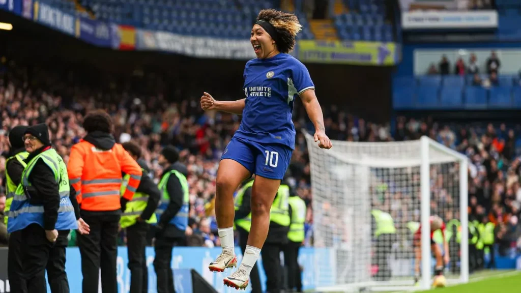 Lauren James ghi hat-trick thứ hai cho Chelsea tại Stamford Bridge (Ảnh: Kubet)