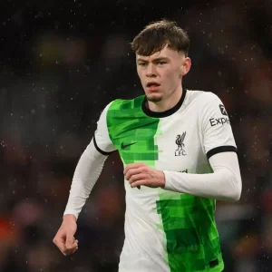 Conor Bradley bị loại khỏi đội hình Liverpool đối đầu Arsenal sau cái chết bi thảm của cha anh-Kubet